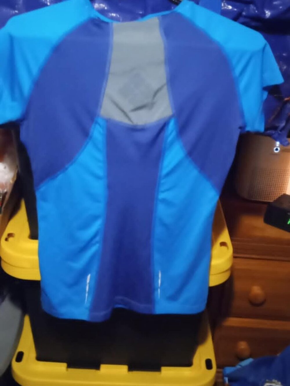 Columbia sportswear Omni Shade advanced cooling blues XS top reflective strips - Picture 2 of 3